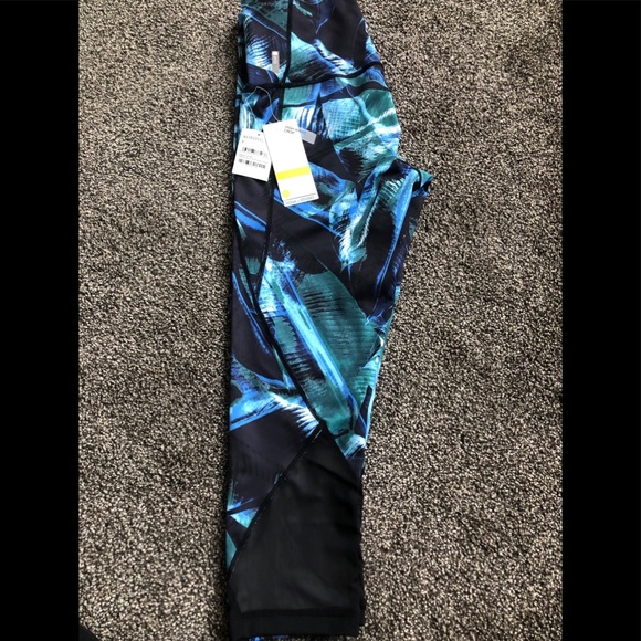 Zella Capri - Picture 2 of 5